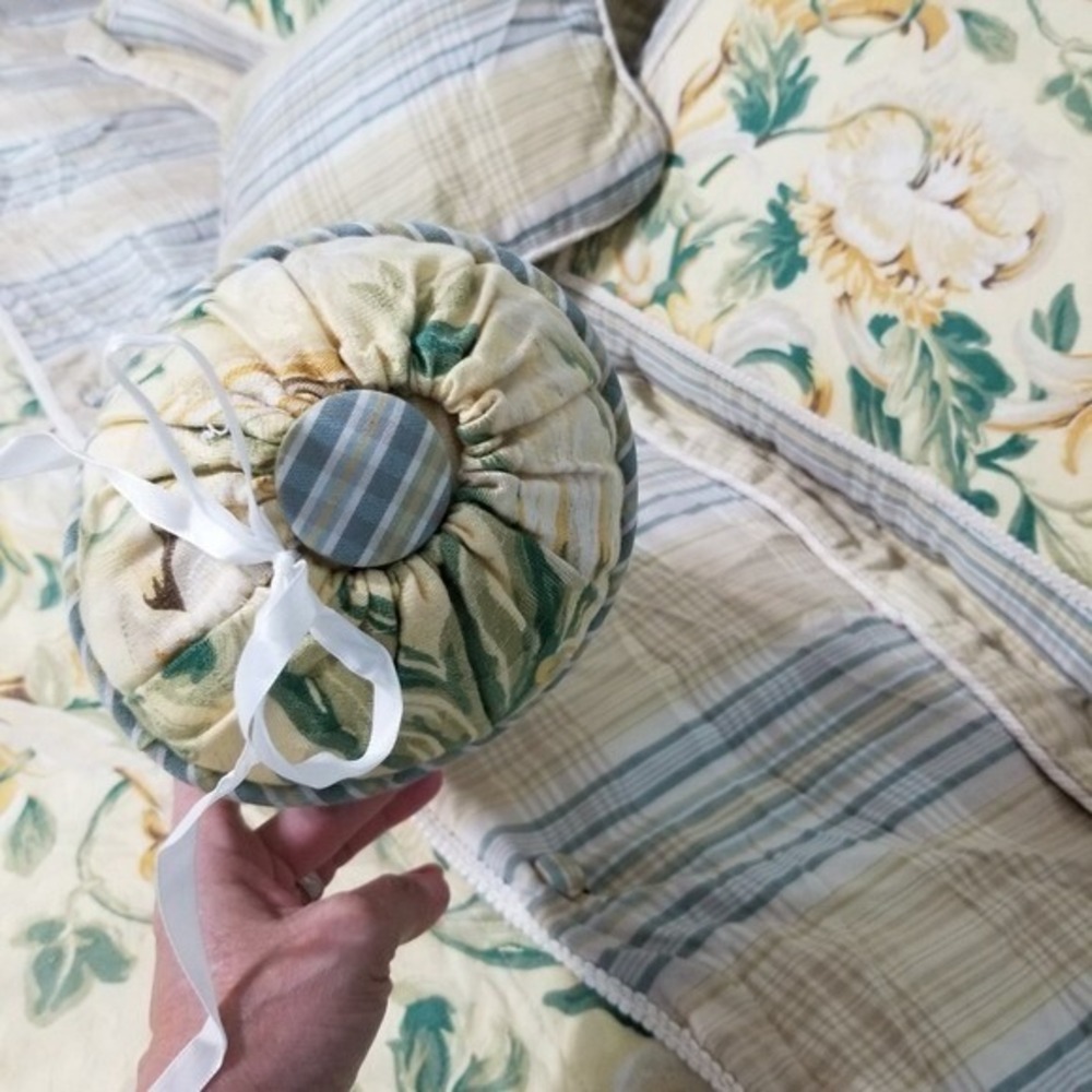 EUC Waverly Queen / Full Duvet set - Picture 6 of 13